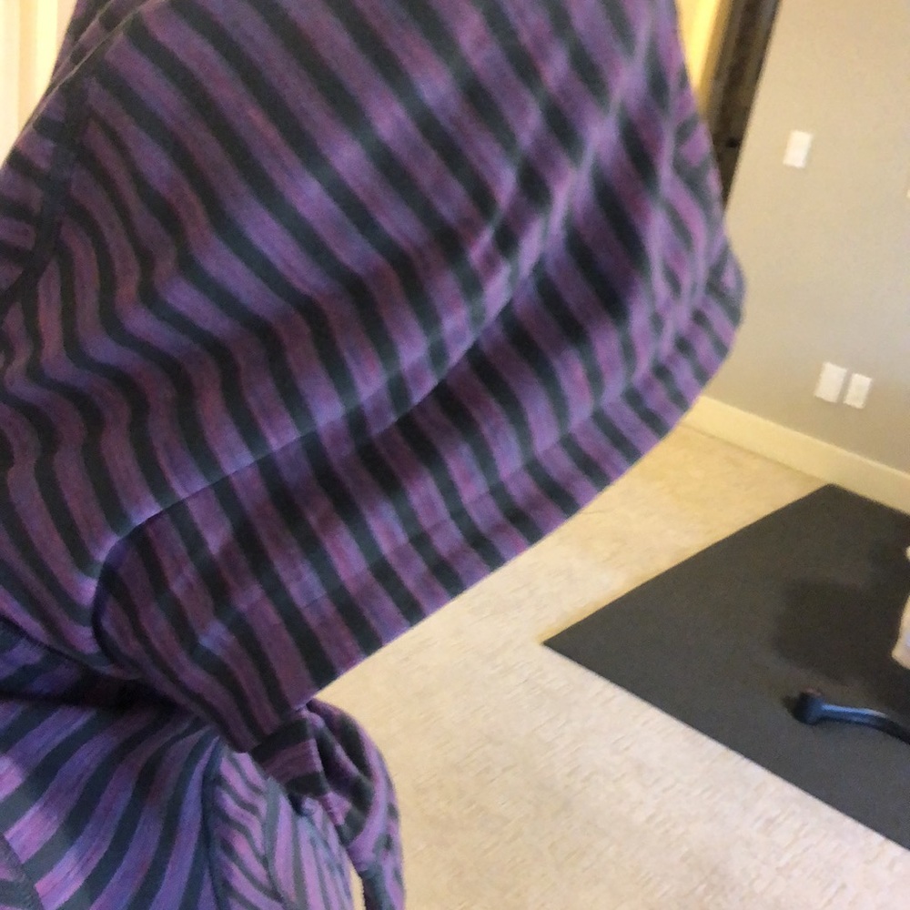 Original Lululemon Jacket with Hood - Picture 6 of 7
